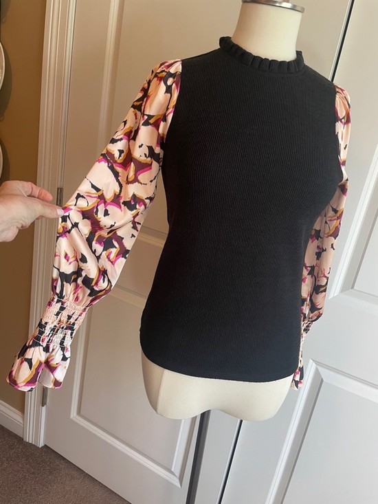THML Tops - THML Black Knit Sweater with Pink & Gold Printed Balloon Sleeves Size XS